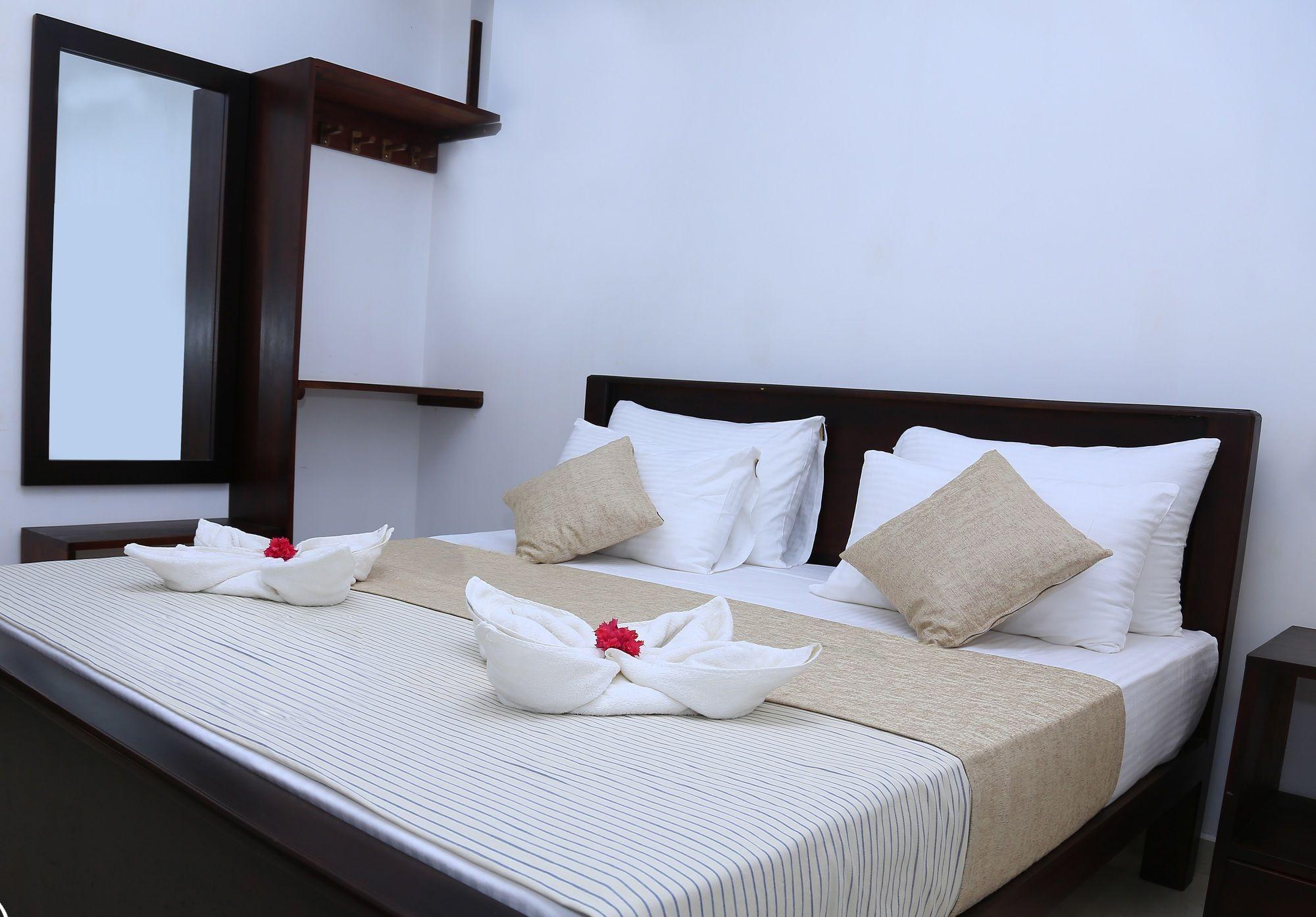 Aeon Hotel Tissamaharama Extérieur photo